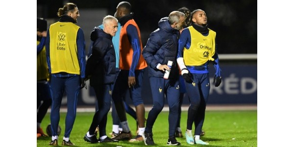 En Frankrike-spiller ute av verdensmesterskapet tidlig på grunn av skade